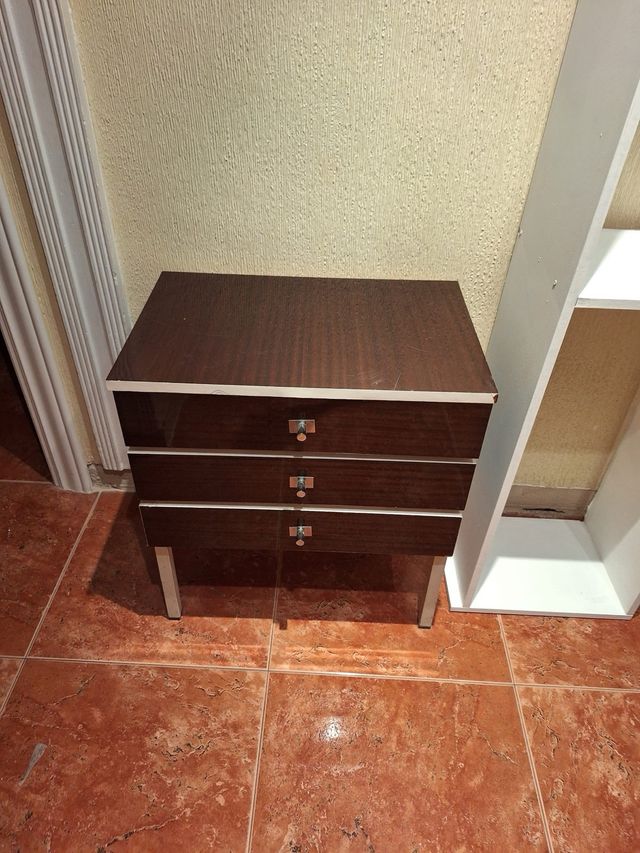 Comodino in legno e metallo