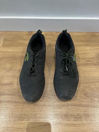 Zapatos de seguridad Cofra negros y verdes T-46