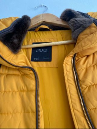 Chaqueta acolchada amarilla