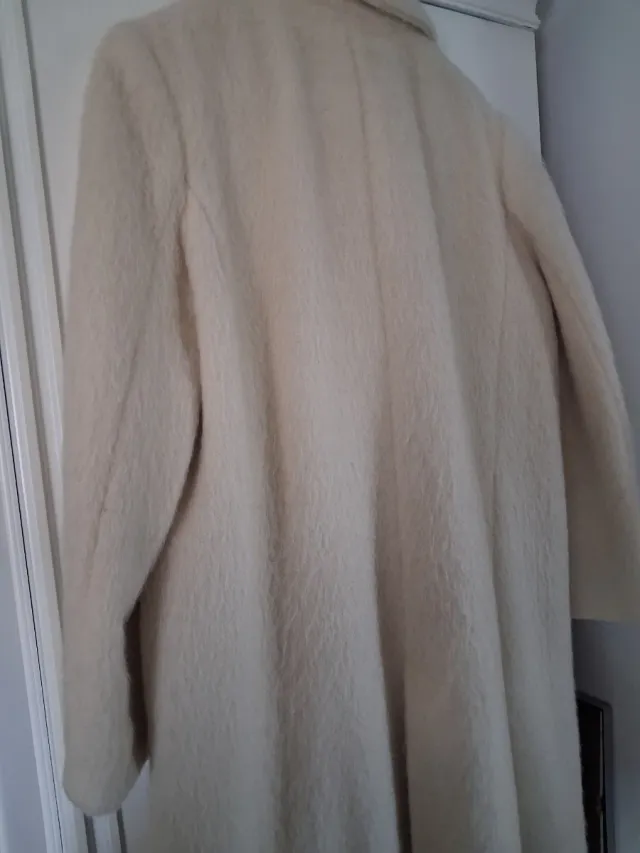 Abrigo paño pelo marfil Hecho en España.