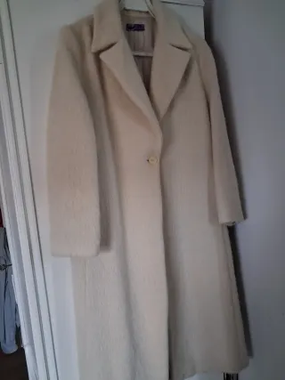 Abrigo paño pelo marfil Hecho en España.