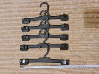 9 Perchas de clip negras