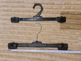 9 Perchas de clip negras