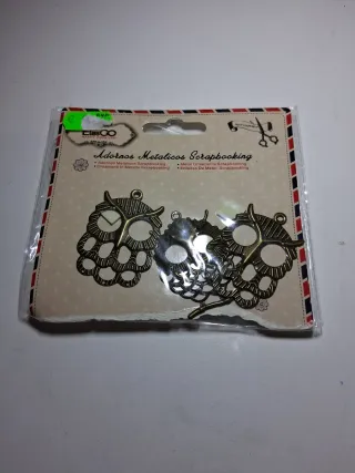 Sellos silicona y adornos metálicos manualidades