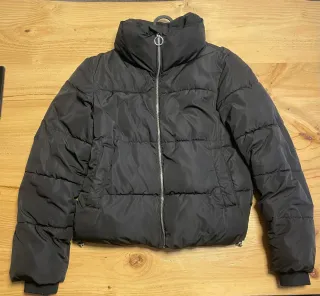 Chaqueta acolchada negra niña Talla S. 12-14 años