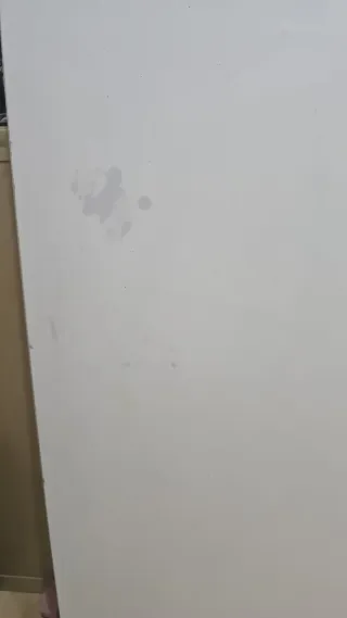 Mesa de comedor blanca de madera