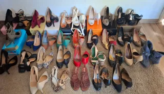 Zapatos de tacón beige y negro Talla 38