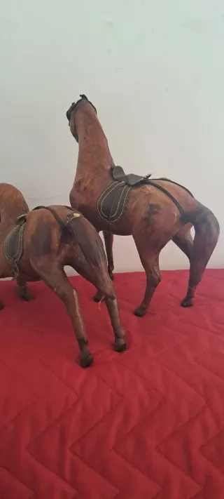 Coppia sculture cavalli artigianali