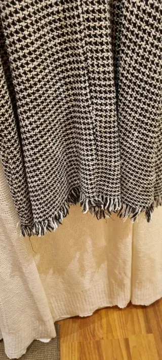 Falda con tirantes y botones