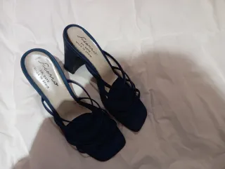 Conjunto: Chal, Sandalias y Bolso Azul