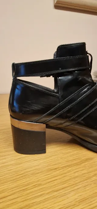 Botines negros con hebillas Piel- charol