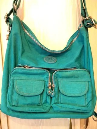 Bolso bandolera color verde turquesa.