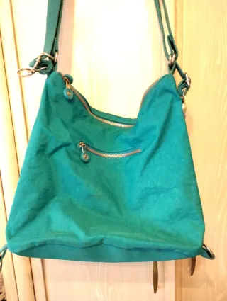 Bolso bandolera color verde turquesa.