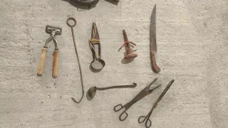 Herramientas antiguas de metal y madera