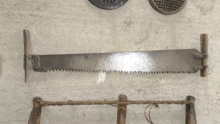 Herramientas antiguas de metal y madera