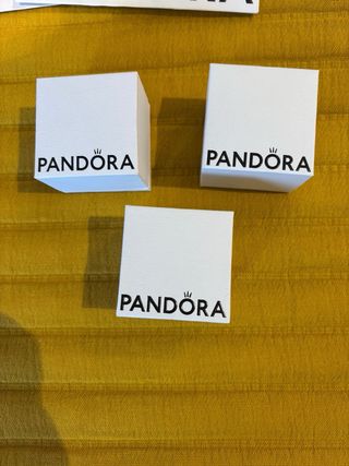 Bolsas, bolsitas tela, cajitas y sobres Pandora.