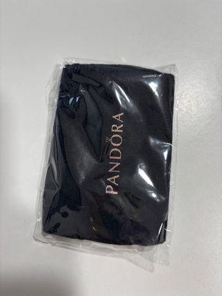 Bolsas, bolsitas tela, cajitas y sobres Pandora.