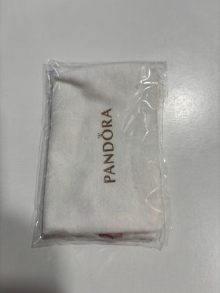 Bolsas, bolsitas tela, cajitas y sobres Pandora.
