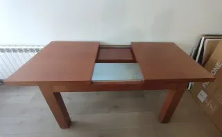Mesa comedor madera líneas sencillas