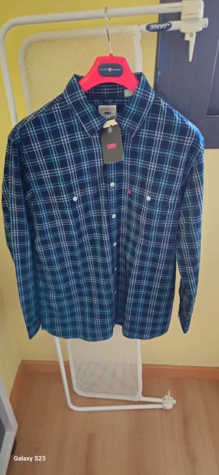 Camisa Levi's a estrenar.