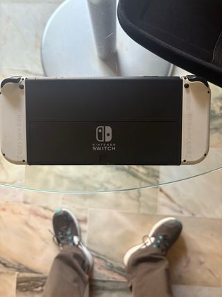 Nintendo Switch OLED + Zelda Tears of the Kingdom