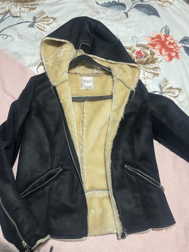 Chaqueta Zara Negra con Forro Beige