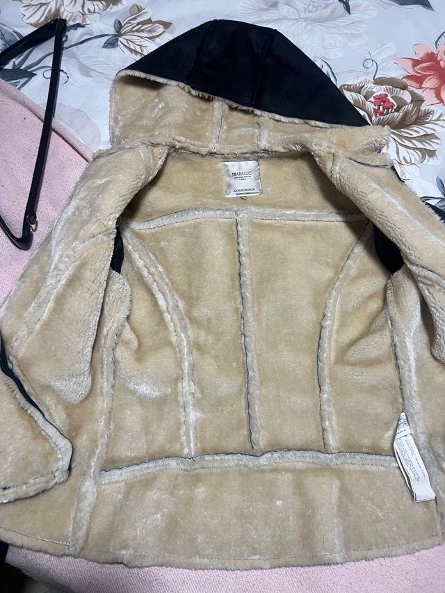 Chaqueta Zara Negra con Forro Beige