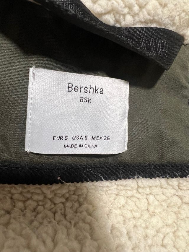 Abrigo verde Bershka forro polar