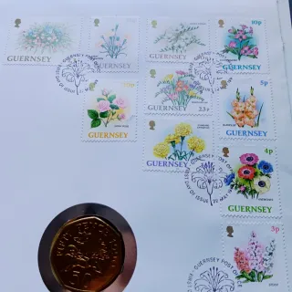 Ñ09X15C. Moneda y sellos Guernsey 50 pence 1990
