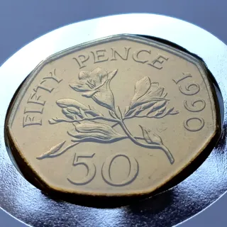 Ñ09X15C. Moneda y sellos Guernsey 50 pence 1990