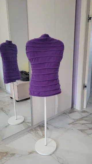 Manichino sartoria viola