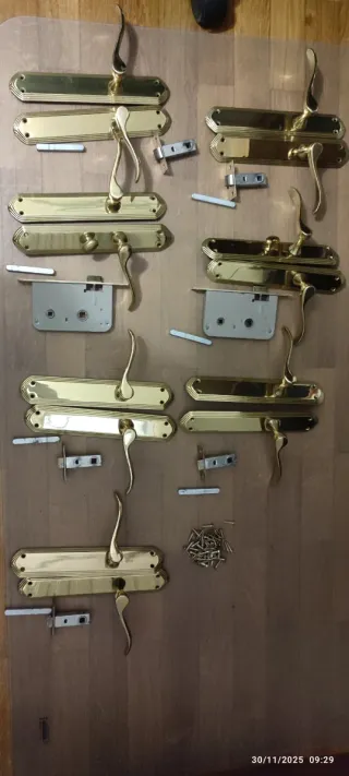 Manillas y picaportes dorados