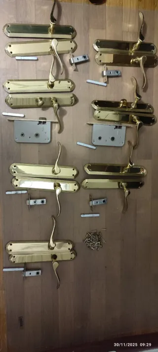 Manillas y picaportes dorados