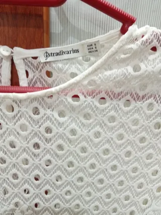 Blusa Stradivarius encaje blanca talla S