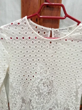 Blusa Stradivarius encaje blanca talla S