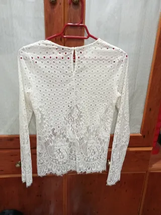 Blusa Stradivarius encaje blanca talla S