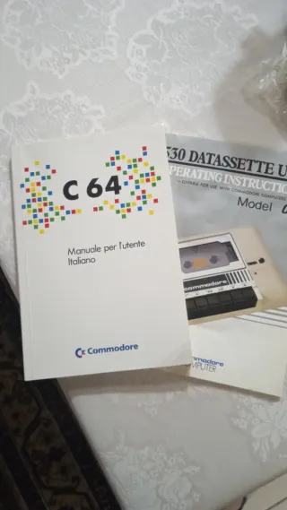 Commodore 64 Computer + Joystick e Cassette