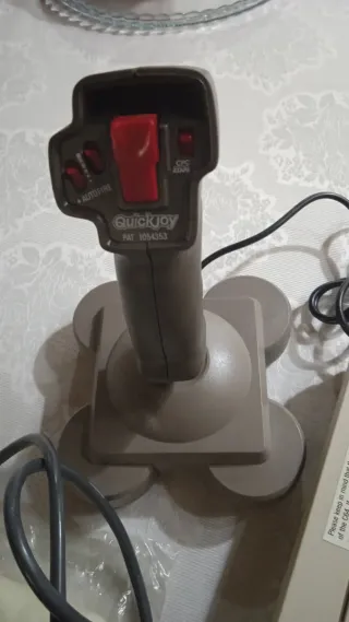 Commodore 64 Computer + Joystick e Cassette