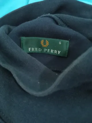 Jersey cuello alto Fred Perry azul