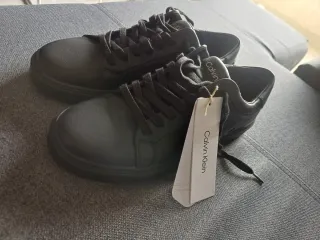 Zapatillas de cuero Calvin Klein negras