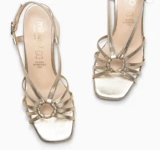 Sandalias doradas tacón
