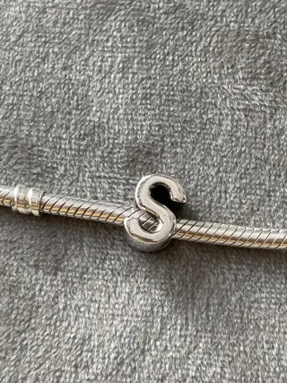 Charm Letra S