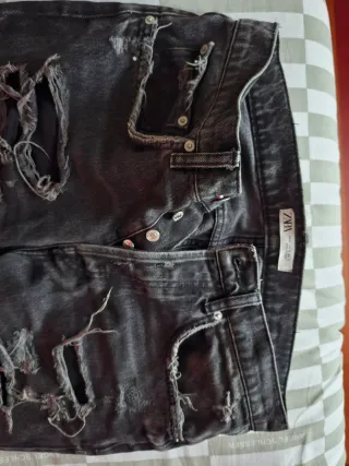 Pantalón vaquero Zara desgastado T.42