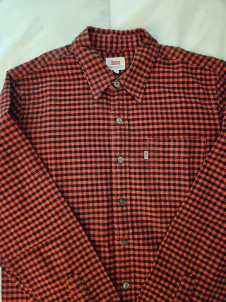 Camisa Levi's cuadros rojo y negro