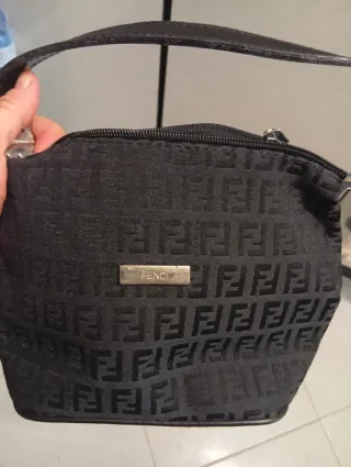 Borsetta Fendi monogram nera
