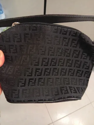 Borsetta Fendi monogram nera
