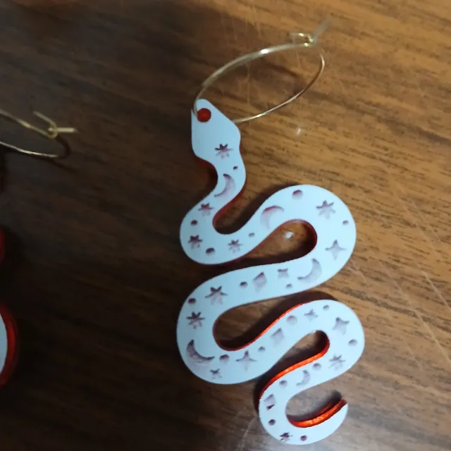Pendientes serpiente rojos acrílico s