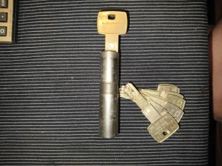 Laves y Cilindro con 7 llaves ABUS