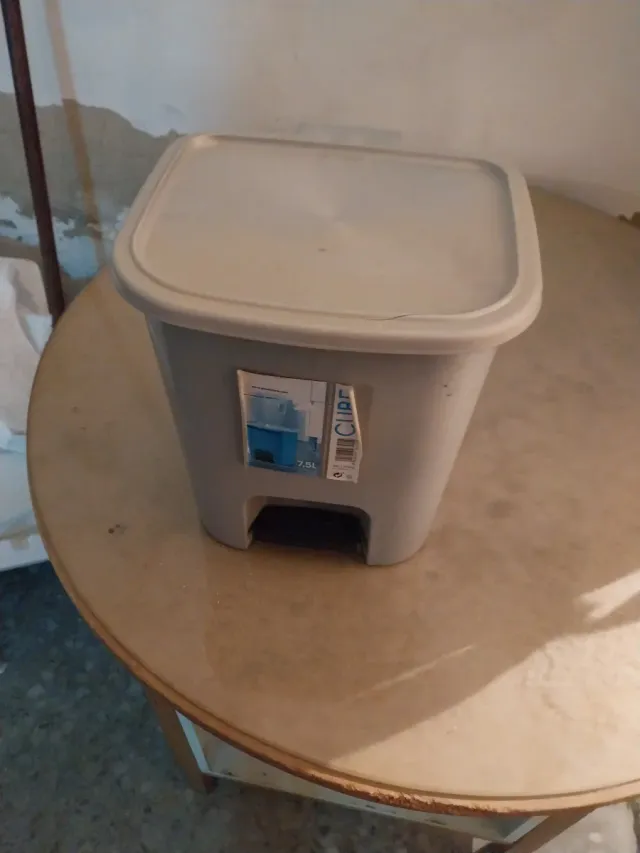 Cubo basura 7.5L gris/blanco