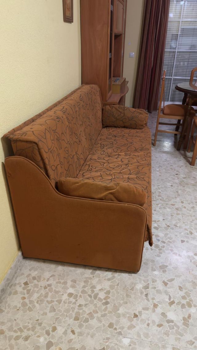 Muebles salón, mesa, sillas y librería